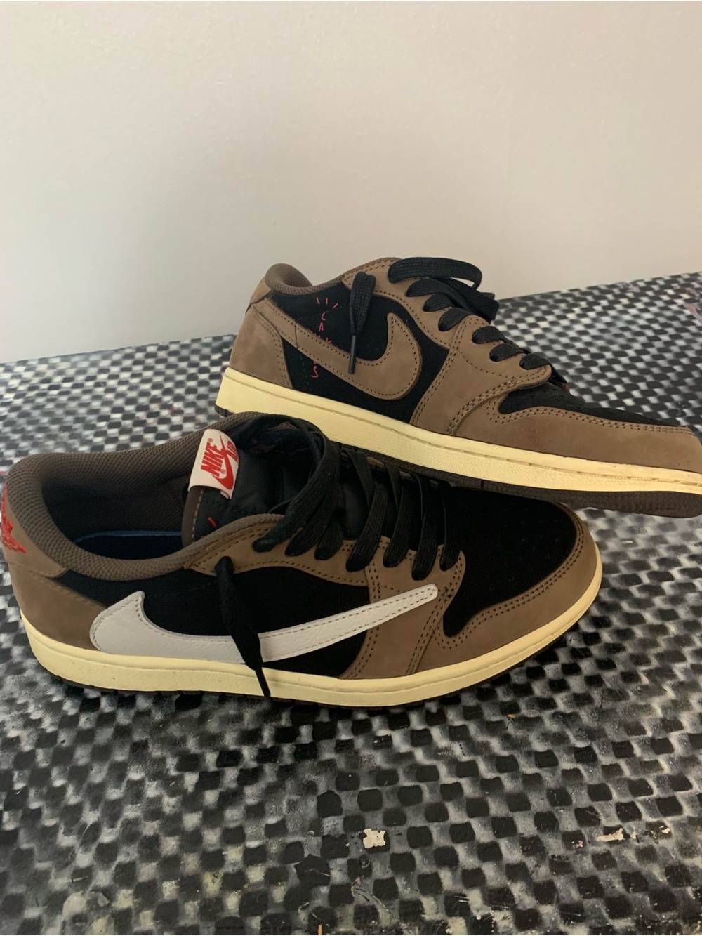 Very Rare AIR JORDAN 1 Low OG 'Travis Scott' - CQ4277-001 Size 8.5